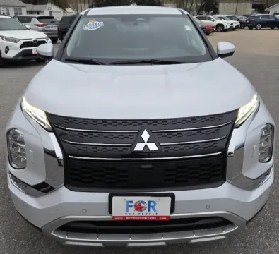 Another view of 2024 Mitsubishi Outlander SE for sale in Des Moines, IA at Capital City Motor Company