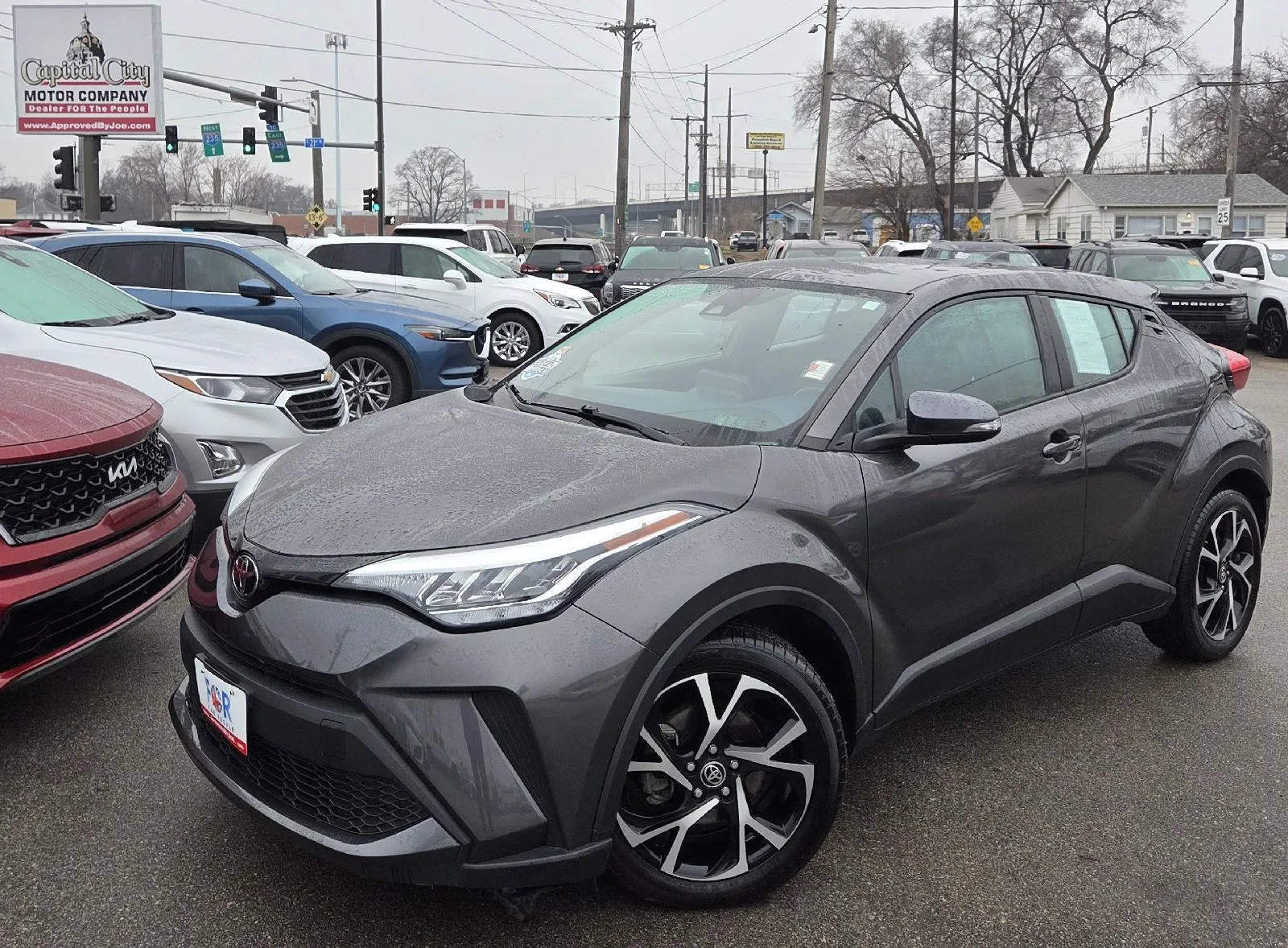 2022 Toyota C-HR XLE's photo