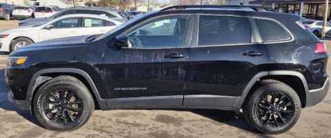 More photos of 2023 Jeep Cherokee Altitude Lux at Capital City Motor Company, IA
