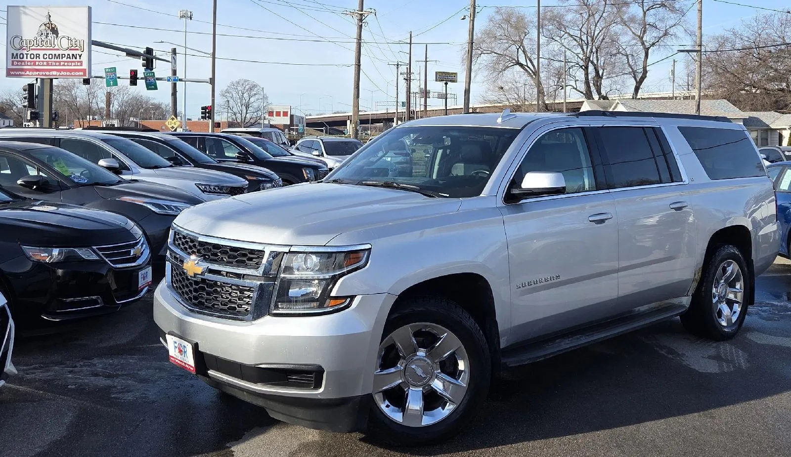 2016 Chevrolet Suburban LT's photo