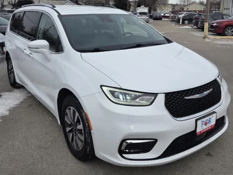 Photos of 2023 Chrysler Pacifica Hybrid Touring L for sale in Des Moines, IA at Capital City Motor Company