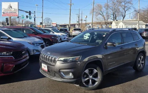 Gray 2019 Jeep Cherokee Limited for sale in Des Moines, IA
