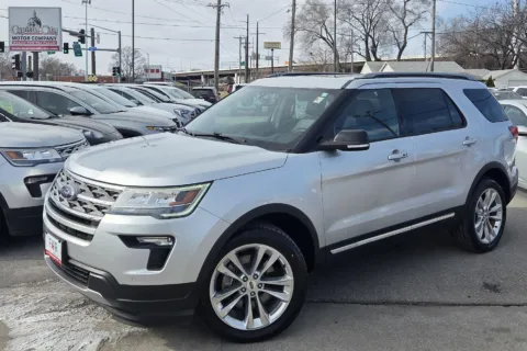 Silver 2018 Ford Explorer XLT for sale in Des Moines, IA