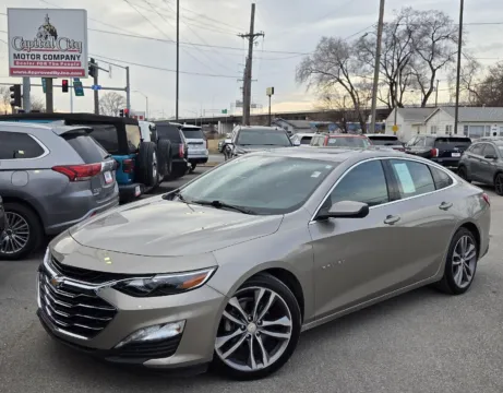 Gray 2022 Chevrolet Malibu LT for sale in Des Moines, IA