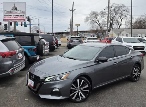 Gray 2019 Nissan Altima 2.5 SR for sale in Des Moines, IA