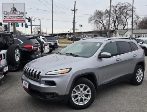 Silver 2017 Jeep Cherokee Latitude for sale in Des Moines, IA