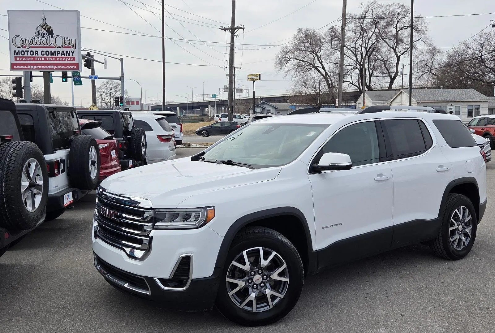 White 2023 GMC Acadia SLT for sale in Des Moines, IA