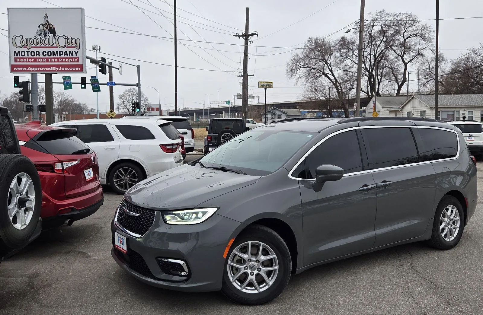 Gray 2022 Chrysler Pacifica Touring L for sale in Des Moines, IA