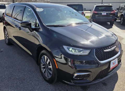 Photos of 2023 Chrysler Pacifica Hybrid Touring L for sale in Des Moines, IA at Capital City Motor Company
