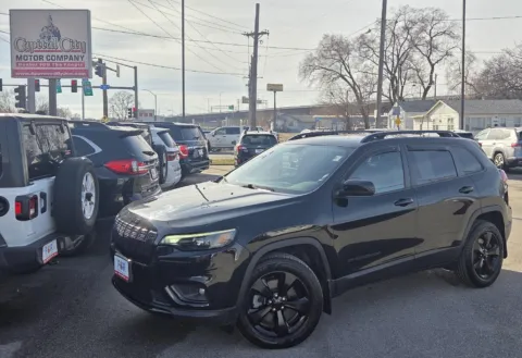 Black 2020 Jeep Cherokee Altitude for sale in Des Moines, IA