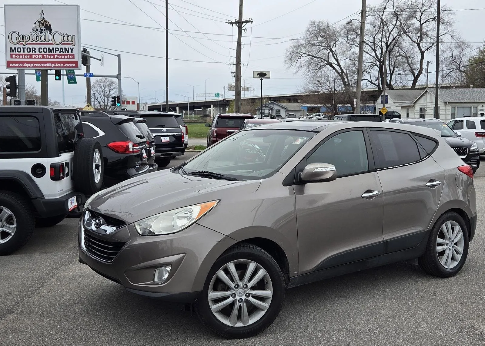Brown 2013 Hyundai Tucson Limited for sale in Des Moines, IA