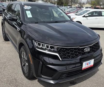 Photos of 2021 Kia Sorento Hybrid S for sale in Des Moines, IA at Capital City Motor Company
