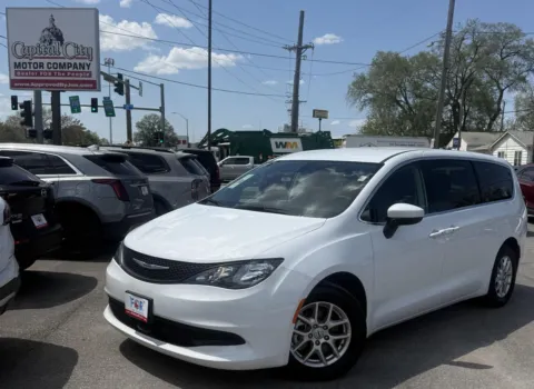 White 2022 Chrysler Voyager LX for sale in Des Moines, IA
