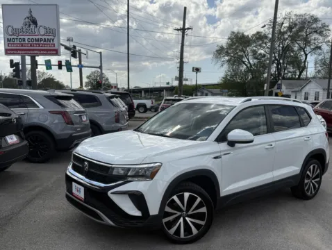 White 2024 Volkswagen Taos SE for sale in Des Moines, IA