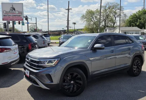 Gray 2021 Volkswagen Atlas Cross Sport 3.6L V6 SE w/Technology for sale in Des Moines, IA