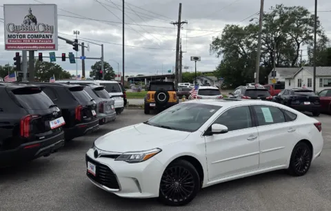 White 2018 Toyota Avalon Touring for sale in Des Moines, IA
