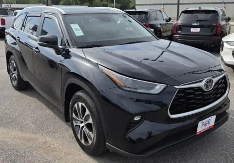 Photos of 2024 Toyota Highlander XLE for sale in Des Moines, IA at Capital City Motor Company