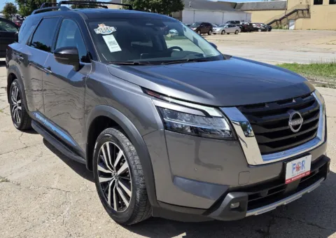 Photos of 2023 Nissan Pathfinder Platinum for sale in Des Moines, IA at Capital City Motor Company