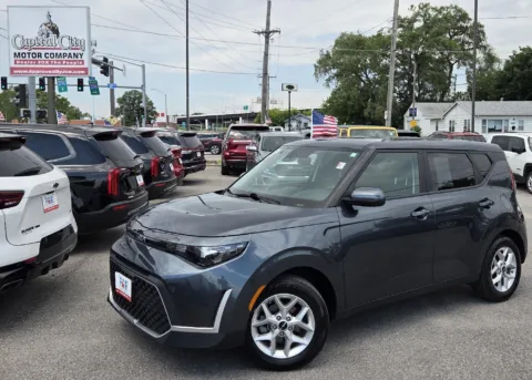 Gray 2024 Kia Soul LX for sale in Des Moines, IA