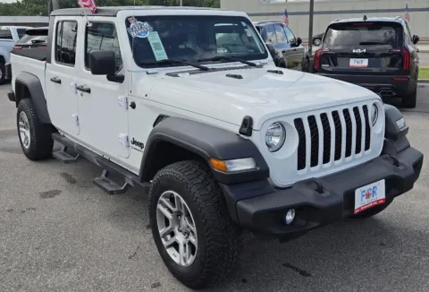 Photos of 2020 Jeep Gladiator Sport S for sale in Des Moines, IA at Capital City Motor Company