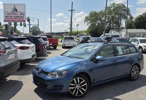 Blue 2016 VOLKSWAGEN JETTA SPORTWAGE for sale in Des Moines, IA