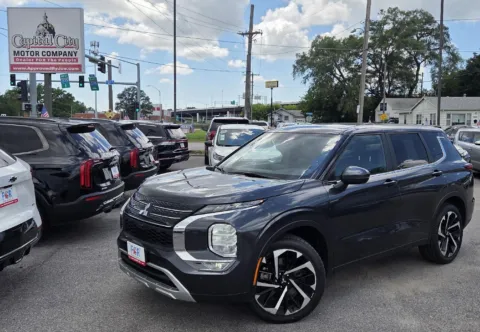 Blue 2024 Mitsubishi Outlander SE for sale in Des Moines, IA