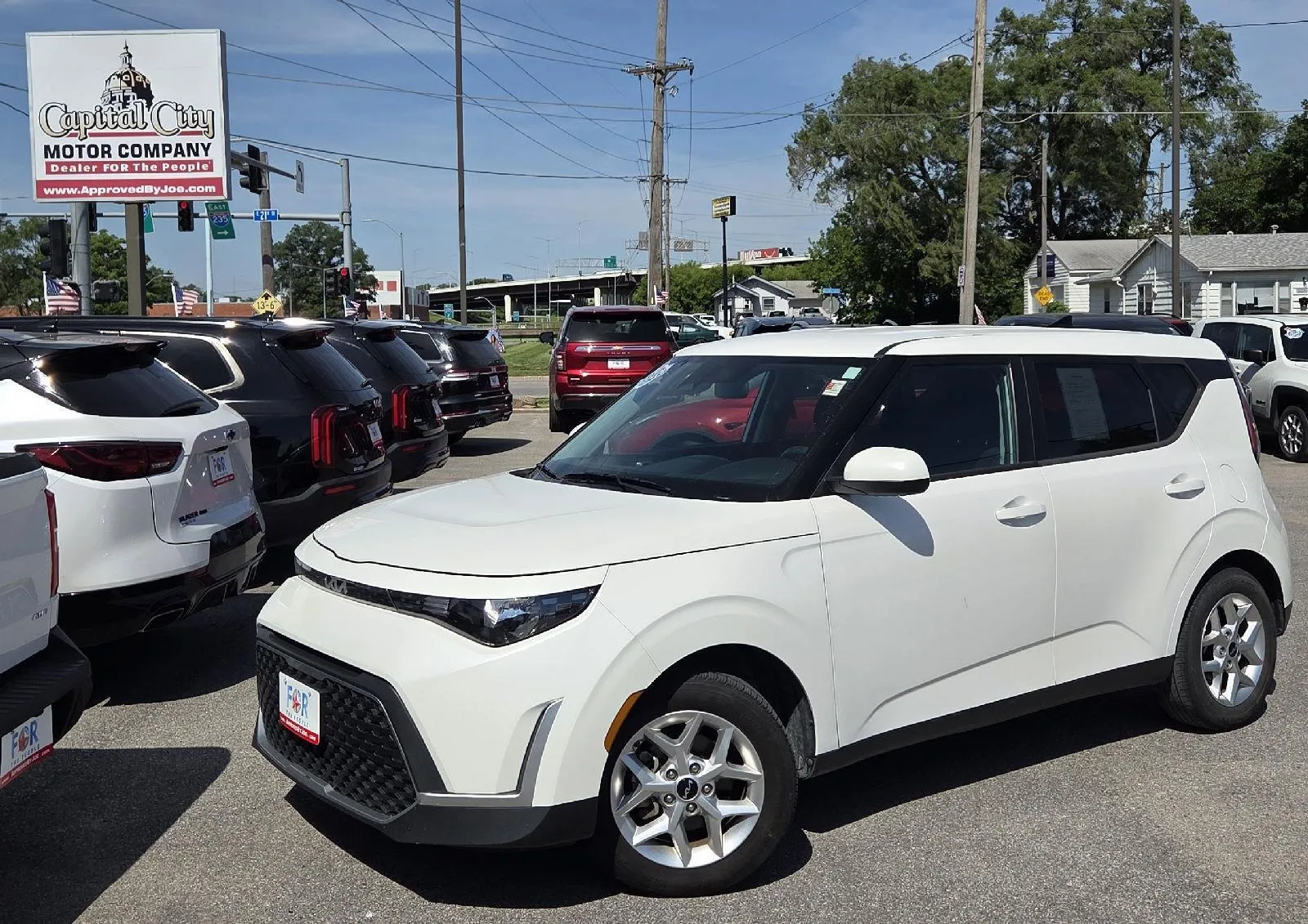 White 2023 Kia Soul LX for sale in Des Moines, IA