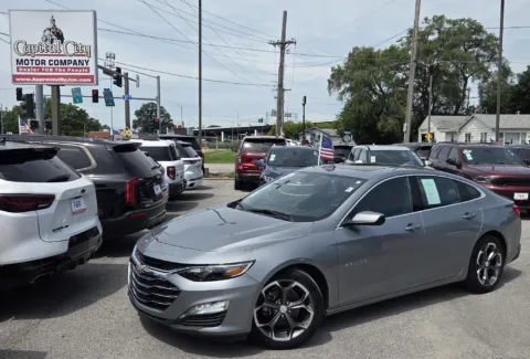Gray 2023 Chevrolet Malibu LT for sale in Des Moines, IA
