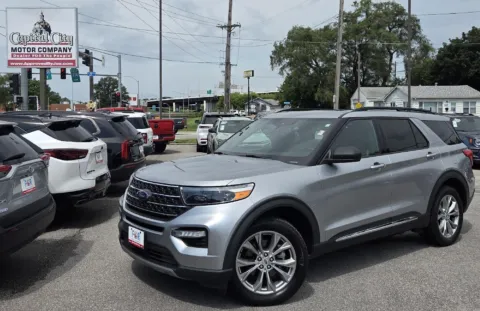 Silver 2020 Ford Explorer XLT for sale in Des Moines, IA