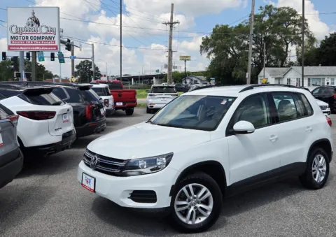 White 2016 Volkswagen Tiguan S for sale in Des Moines, IA