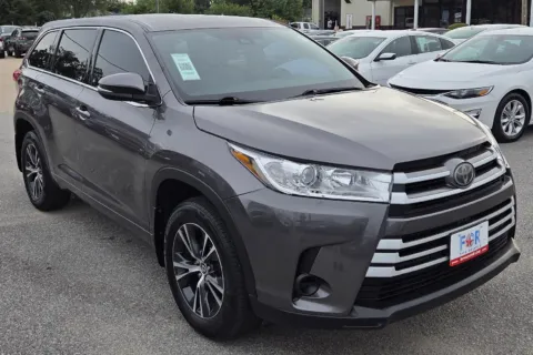 Photos of 2018 Toyota Highlander LE for sale in Des Moines, IA at Capital City Motor Company