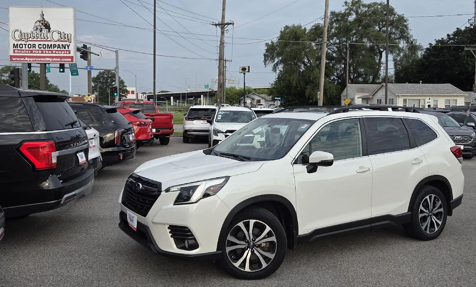 White 2023 Subaru Forester Limited for sale in Des Moines, IA