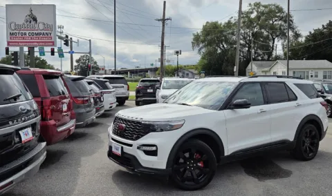 White 2022 Ford Explorer ST for sale in Des Moines, IA