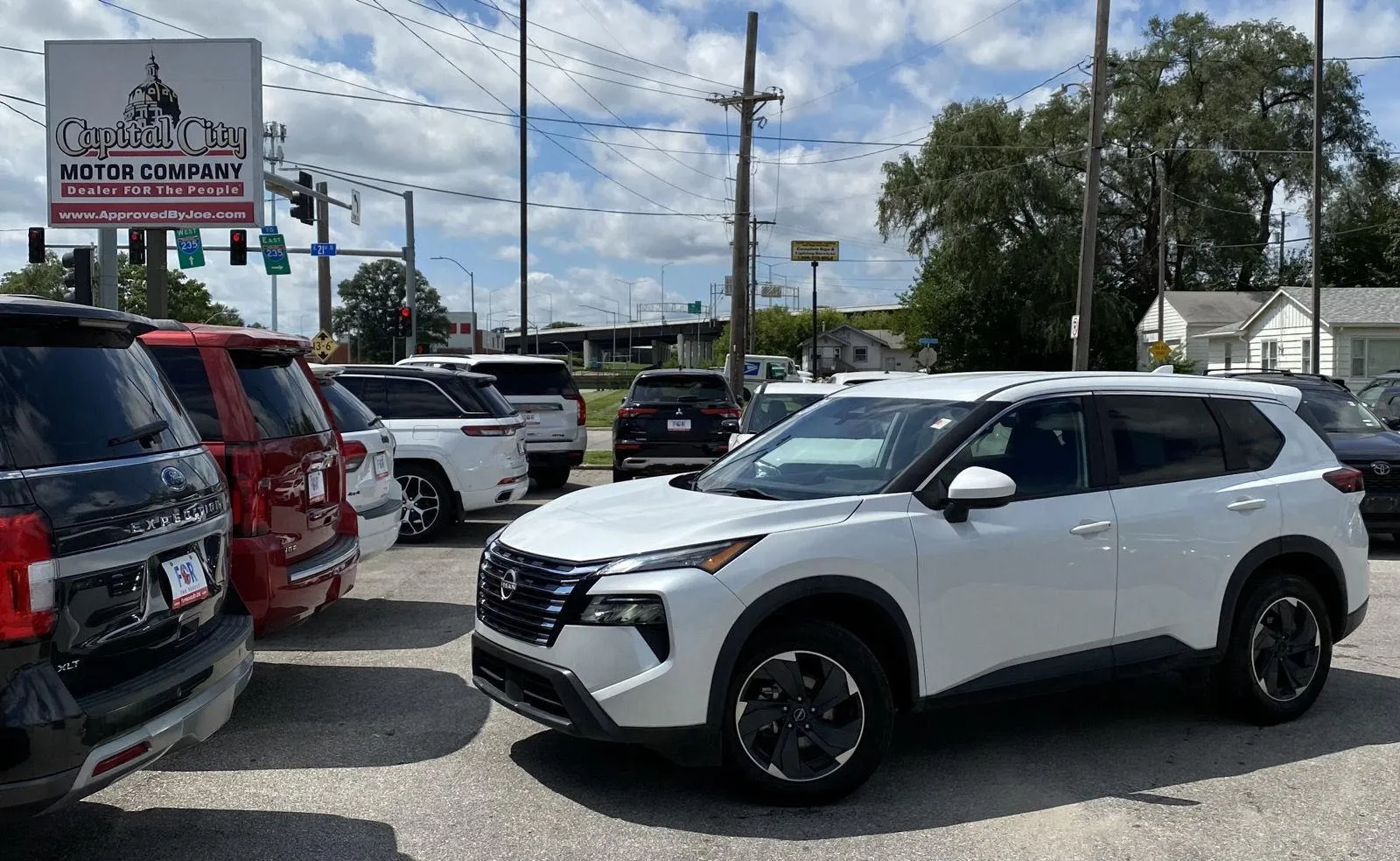 White 2024 Nissan Rogue SV for sale in Des Moines, IA