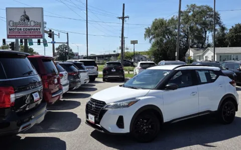 White 2023 Nissan Kicks SR for sale in Des Moines, IA