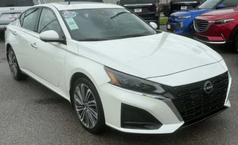 Photos of 2023 Nissan Altima 2.5 SL for sale in Des Moines, IA at Capital City Motor Company