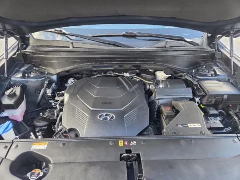 More photos of 2021 Hyundai Palisade Limited at Capital City Motor Company, IA