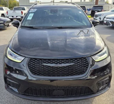 Another view of 2025 Chrysler Pacifica Limited for sale in Des Moines, IA at Capital City Motor Company