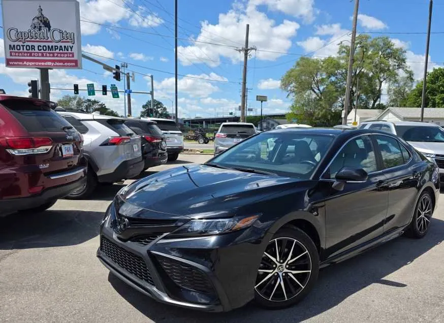 Black 2023 Toyota Camry SE for sale in Des Moines, IA
