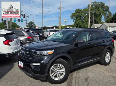 Black 2023 Ford Explorer XLT for sale in Des Moines, IA