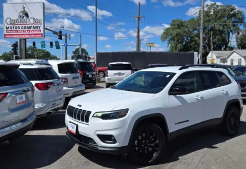 White 2023 Jeep Cherokee Altitude Lux for sale in Des Moines, IA