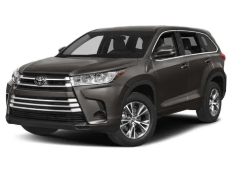 Silver 2019 Toyota Highlander LE for sale in Des Moines, IA