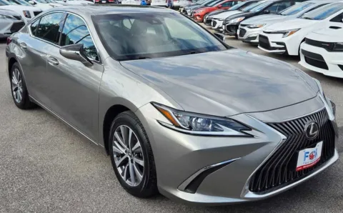 Photos of 2021 Lexus ES 350 for sale in Des Moines, IA at Capital City Motor Company