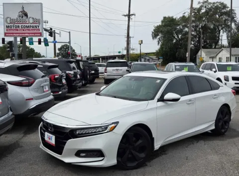 White 2019 Honda Accord Sedan Touring 2.0T for sale in Des Moines, IA