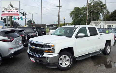 White 2018 Chevrolet Silverado 1500 LT for sale in Des Moines, IA