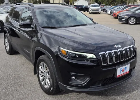 Photos of 2022 Jeep Cherokee Latitude Lux for sale in Des Moines, IA at Capital City Motor Company