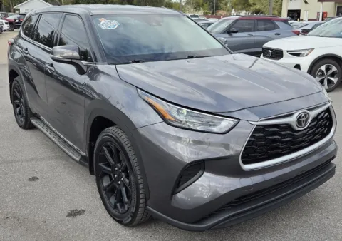 Photos of 2022 Toyota Highlander L for sale in Des Moines, IA at Capital City Motor Company