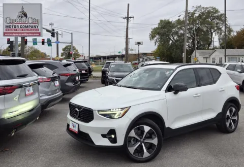 White 2023 Volvo XC40 Ultimate Dark Theme for sale in Des Moines, IA