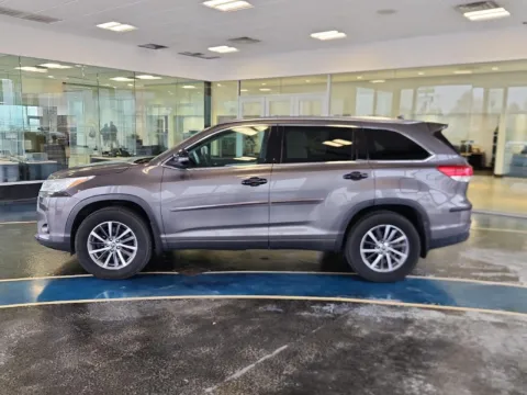 Photos of 2017 TOYOTA HIGHLANDER SE/X for sale in Boone, IA at Pat Clemons Inc.