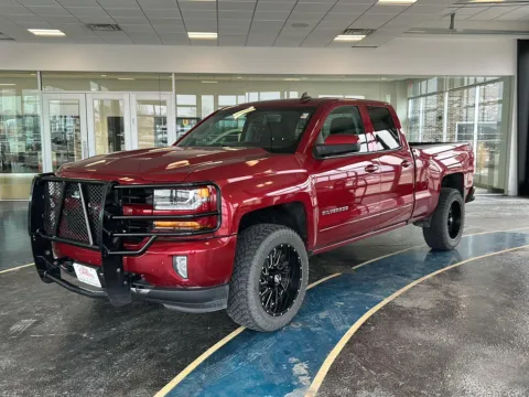 Red 2018 Chevrolet Silverado 1500 LT for sale in Boone, IA